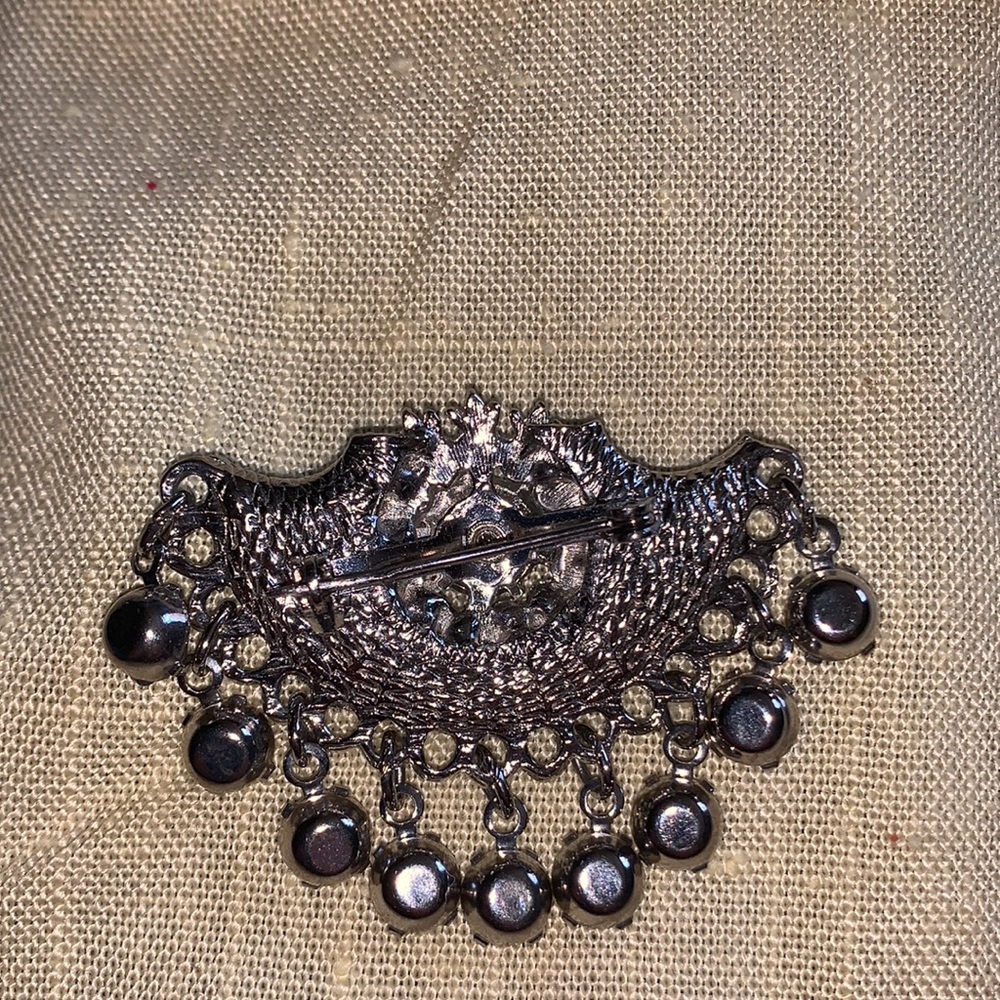 Beautiful brooch - Picture 2 of 2